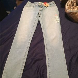 Brand new never worn Levi’s